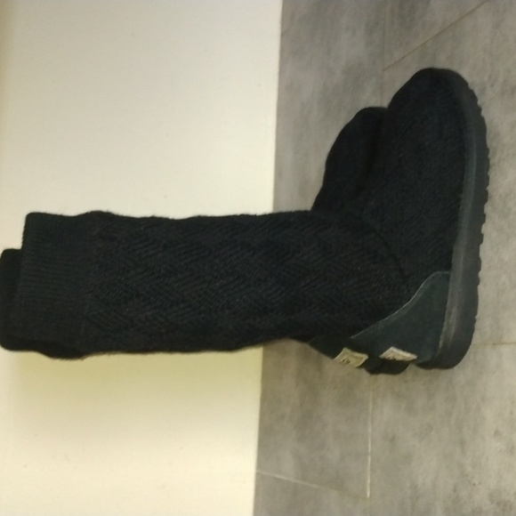 UGG Cardy Boots - Picture 4 of 10